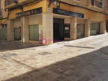 Locale commerciale in vendita a calle Pi