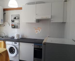 Cuina de Apartament de lloguer en Ferrol amb Moblat
