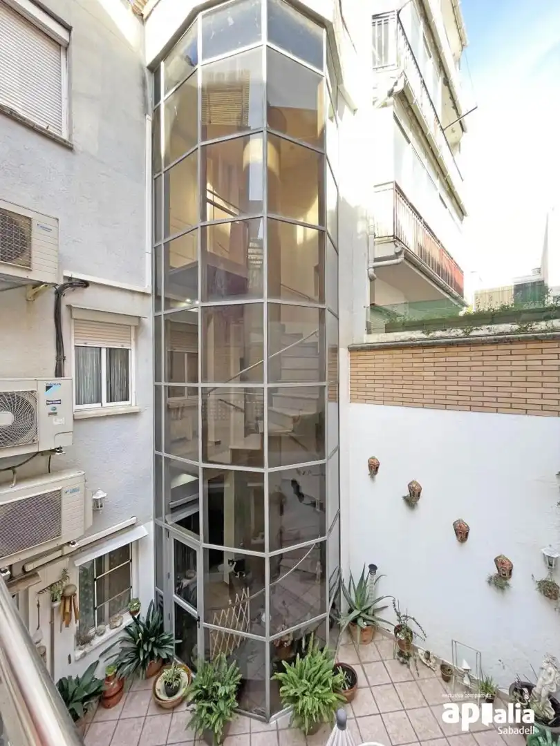 Exterior view of Houses for sale in Sabadell  with Terrace, Storage room and Balcony