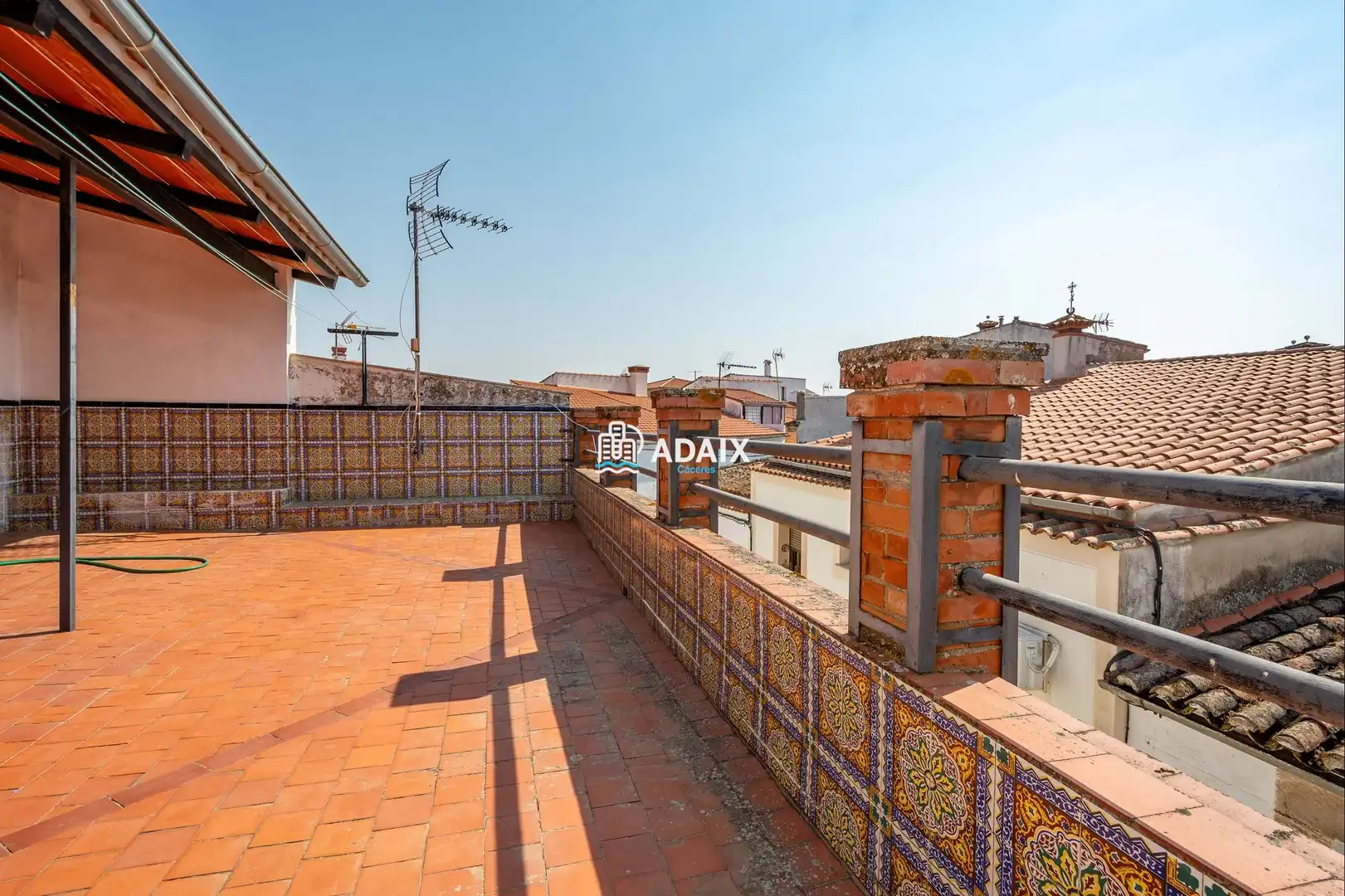 Terrasse von Einfamilien-Reihenhaus zum Verkauf in Brozas mit Terrasse, Abstellraum und Balkon