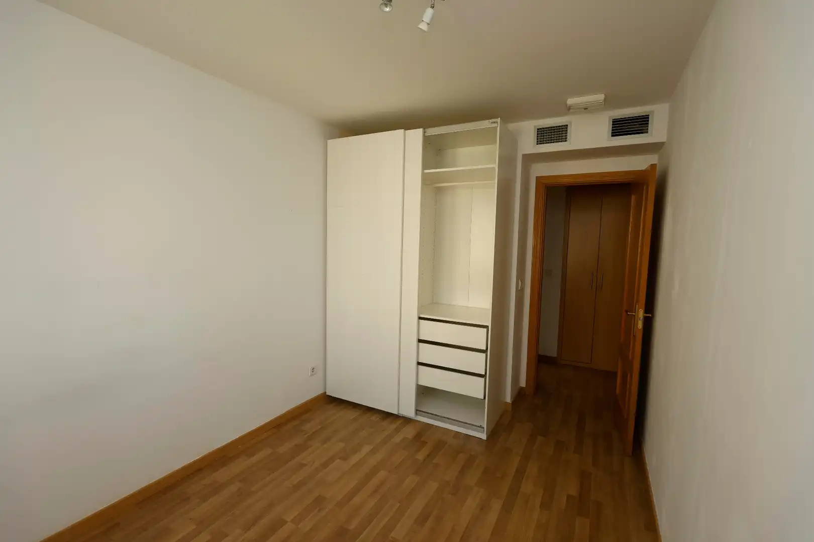 Habitación de Apartamento en venta en Zaragoza con Aire acondicionado, Calefacción y Horno
