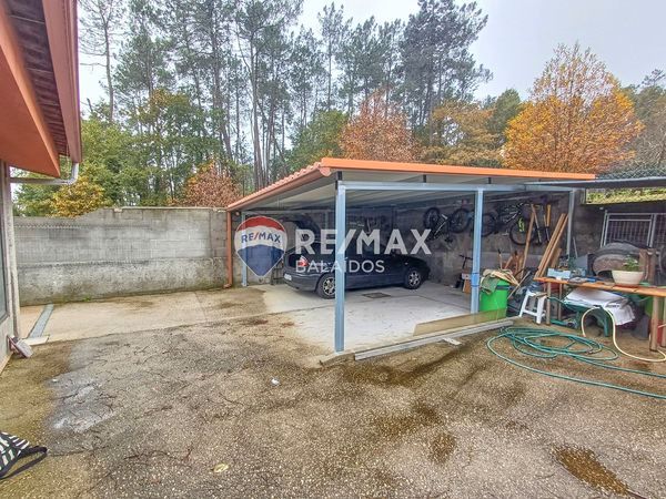 Aparcament de Casa o xalet en venda en Ponteareas amb Calefacció, Jardí privat i Terrassa