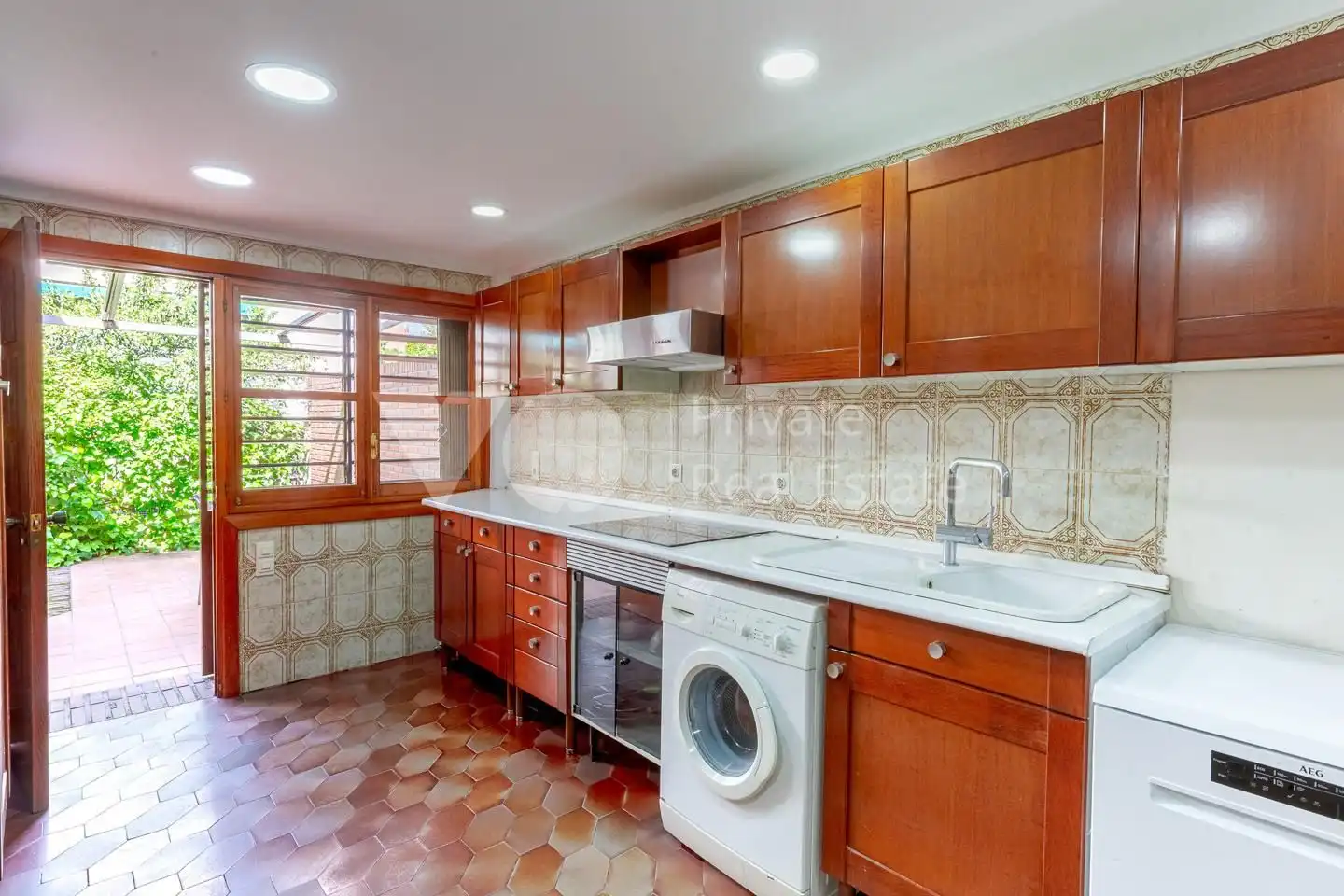 Cocina de Casa adosada en venta en Madrid con Aire acondicionado, Calefacción y Jardín privado