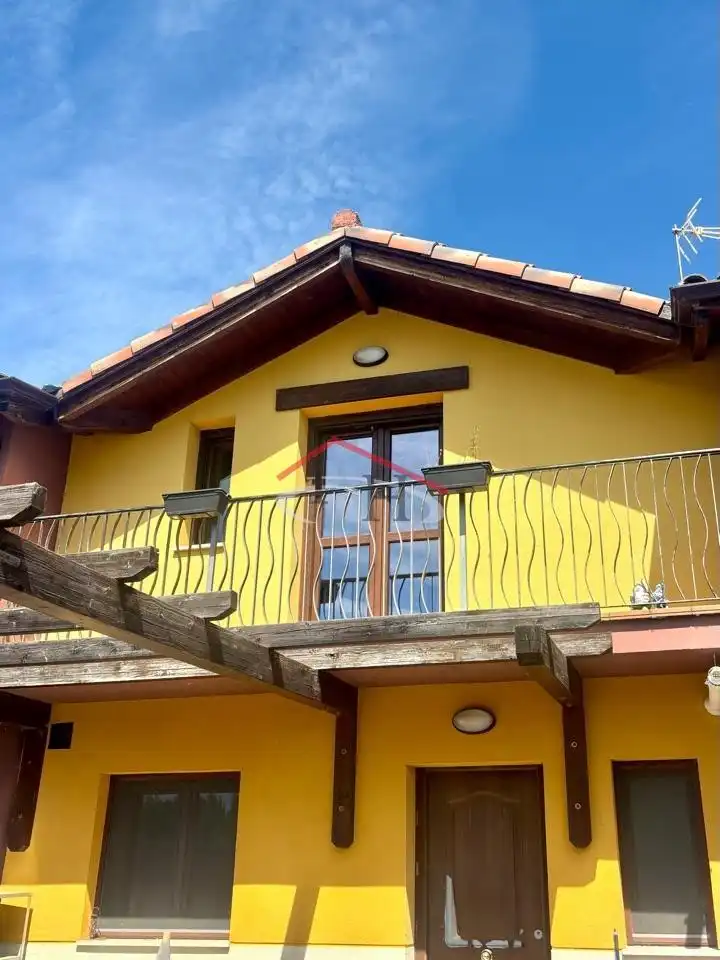Terraza de Casa adosada en venta en Sariegos con Calefacción, Jardín privado y Terraza
