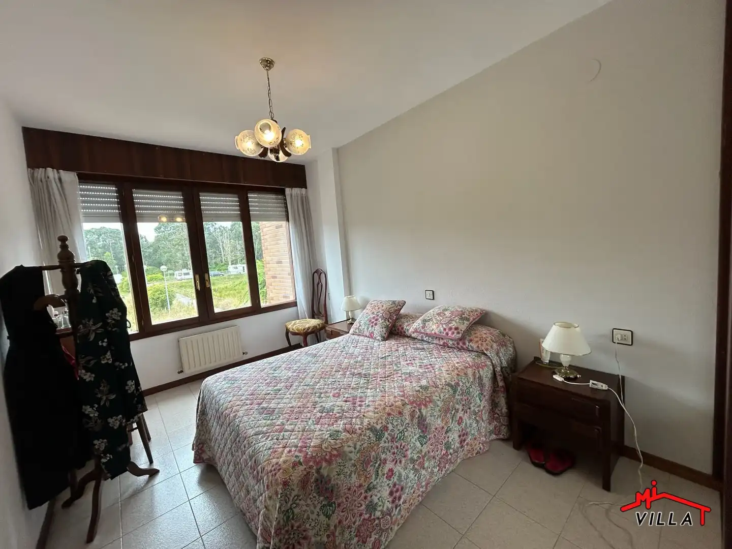 Dormitori de Casa adosada en venda en Laredo amb Calefacció i Terrassa