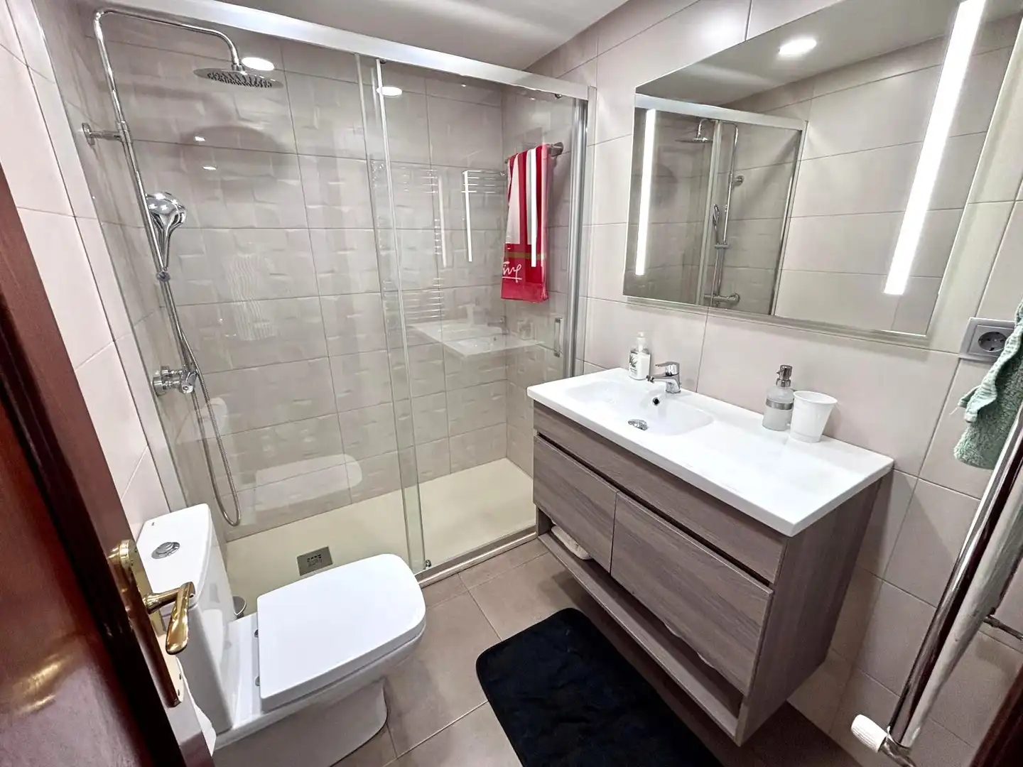 Baño de Piso en venta en Gijón  con Calefacción, Parquet y Terraza