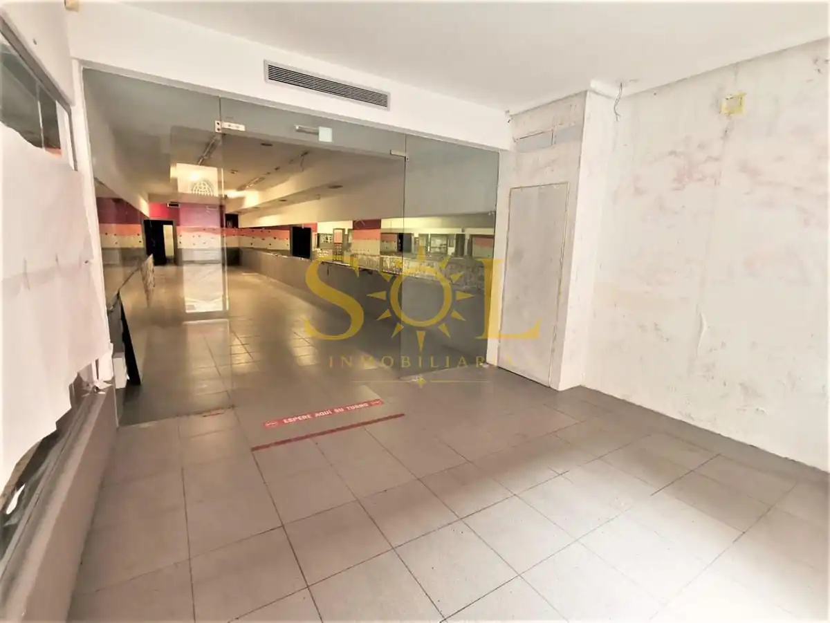 Local comercial en venda a Calle Alfonso V 11, imagen 3