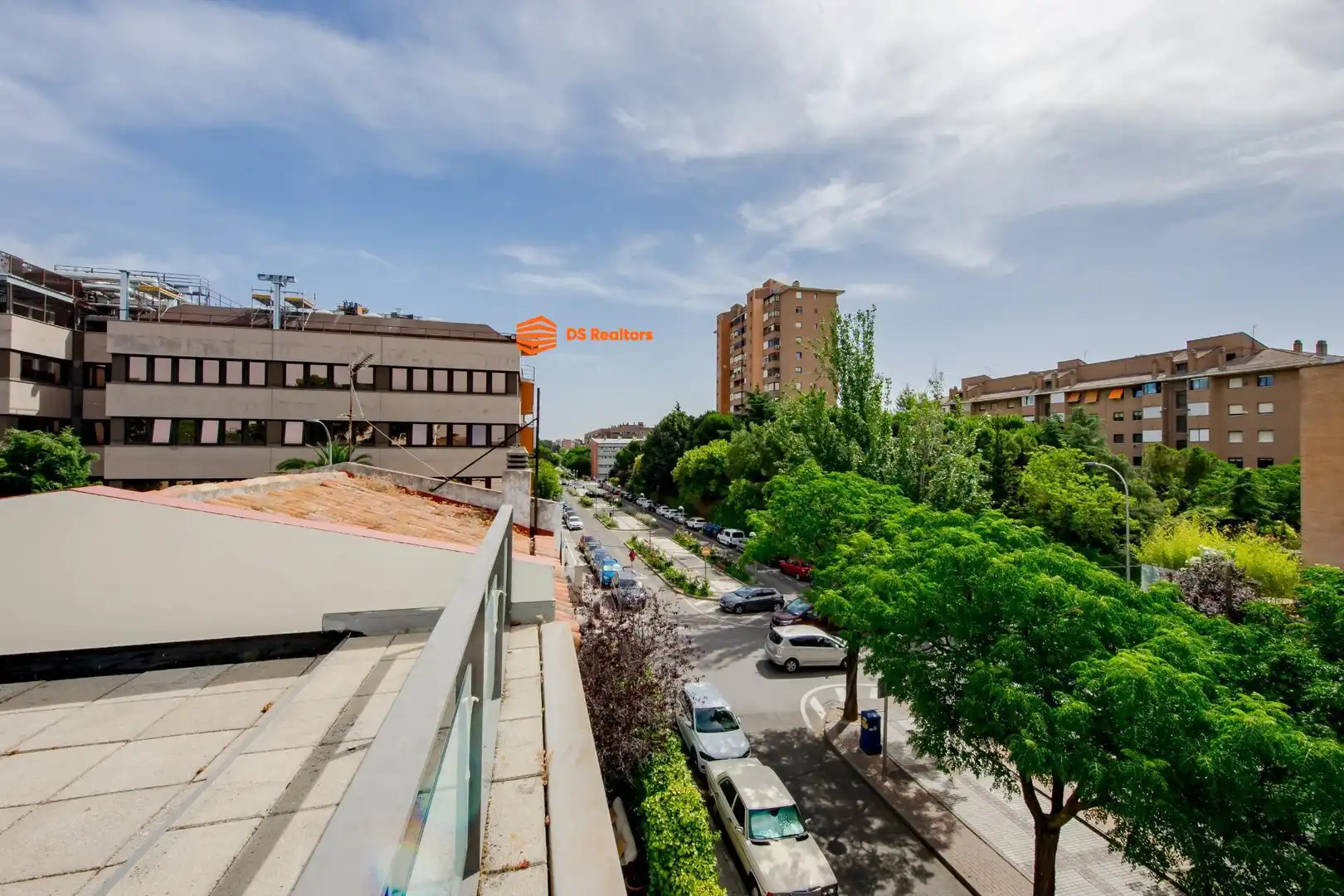 Vista exterior de Casa adosada en venda en Madrid amb Aire condicionat, Calefacció i Terrassa