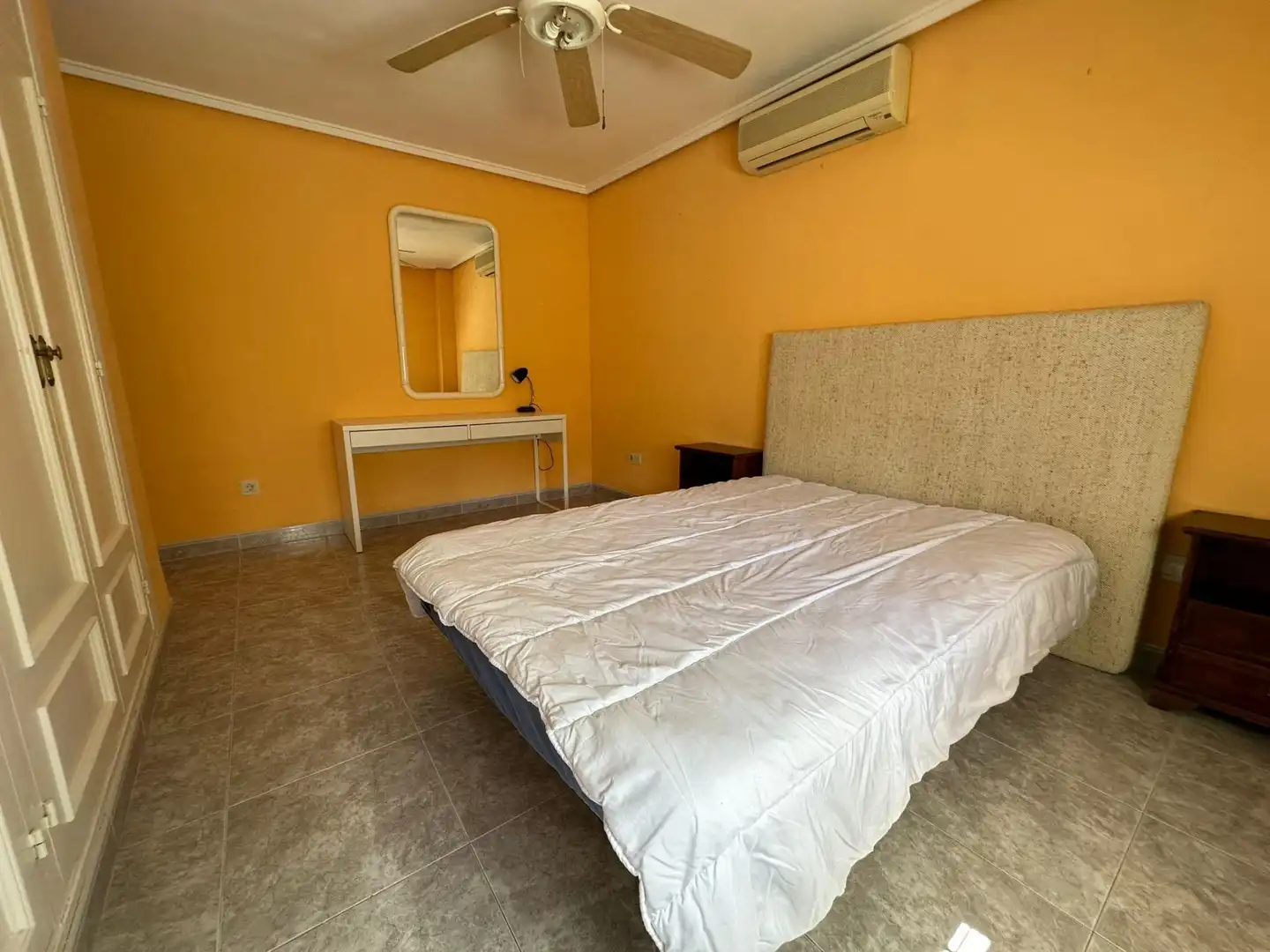 Habitación de Casa adosada en venta en Benidorm con Aire acondicionado, Calefacción y Jardín privado