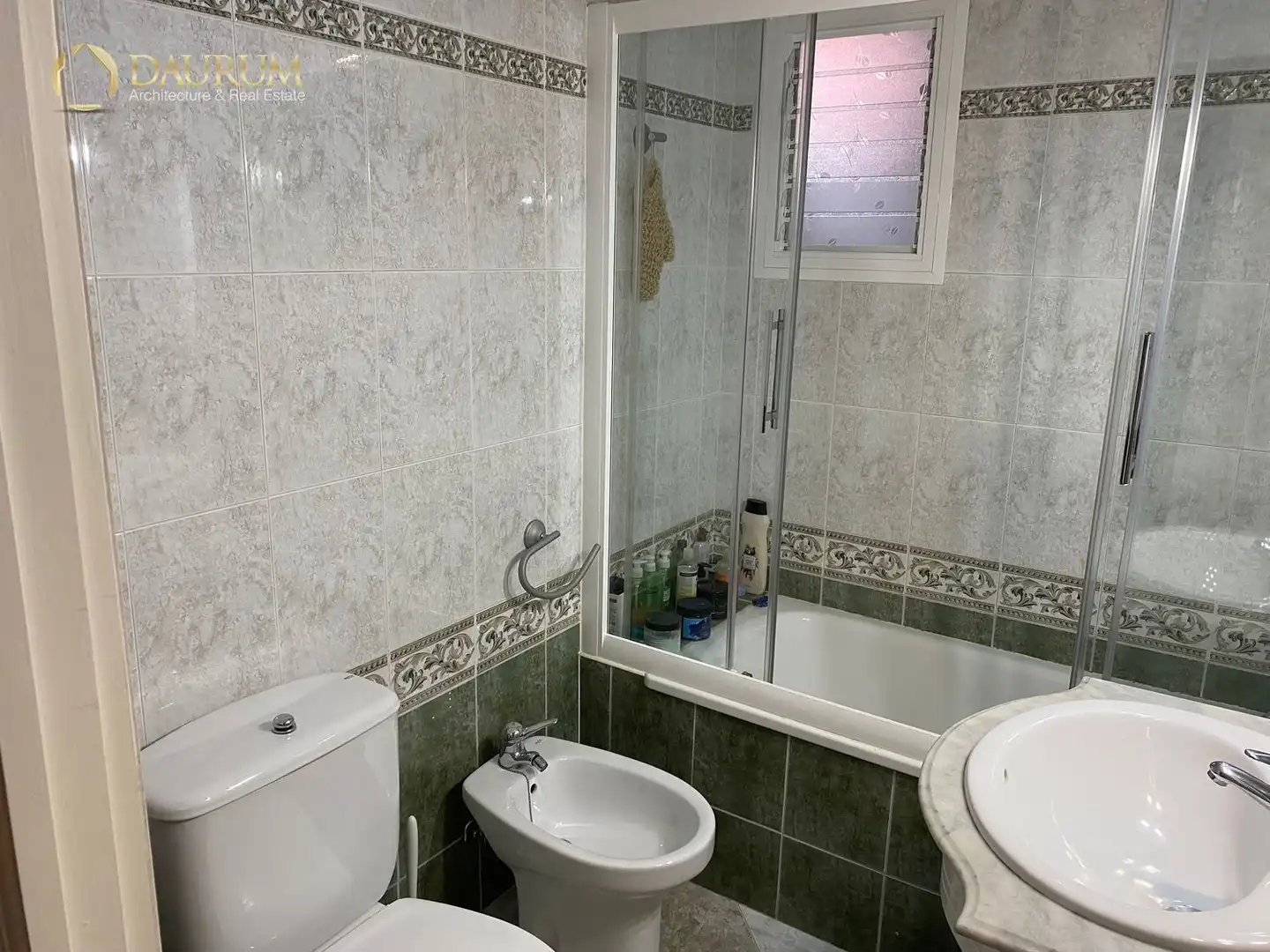 Baño de Piso en venta en Montequinto con Aire acondicionado, Calefacción y Terraza