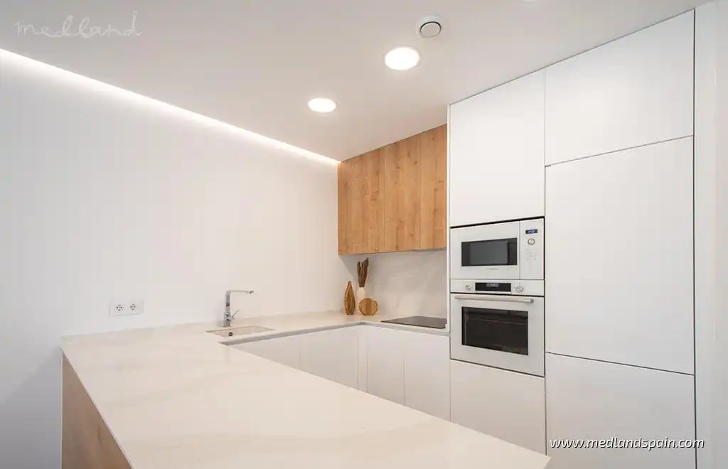 Cuina de Casa o xalet en venda en Pilar de la Horadada amb Jardí privat, Terrassa i Piscina