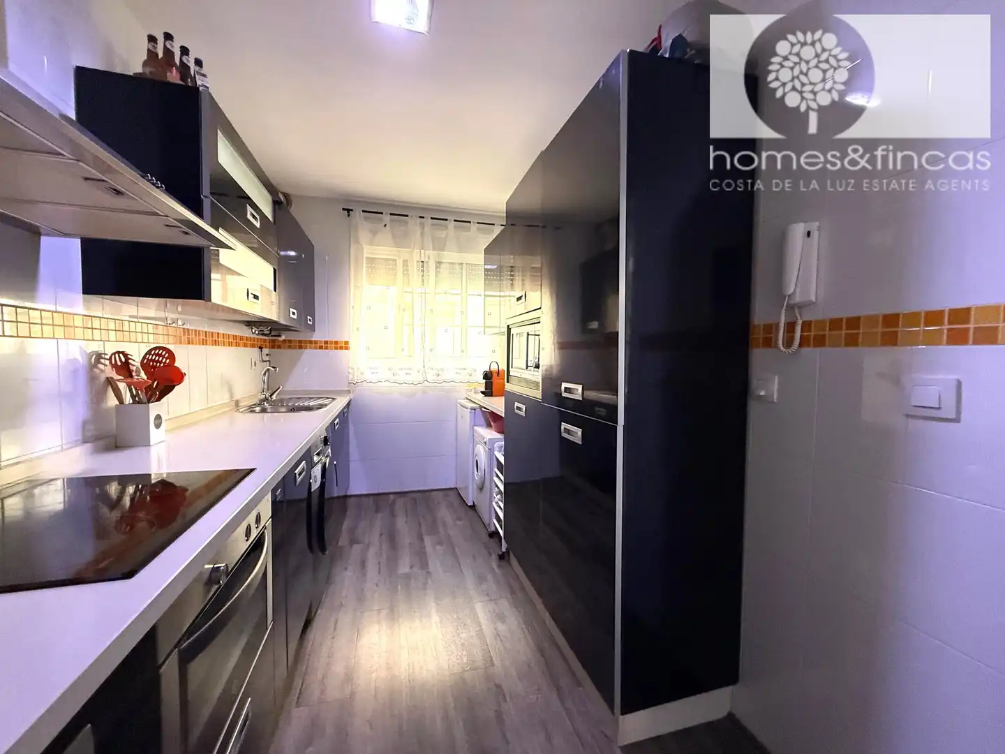 Küche von Wohnung zum Verkauf in Ayamonte mit Klimaanlage und Balkon