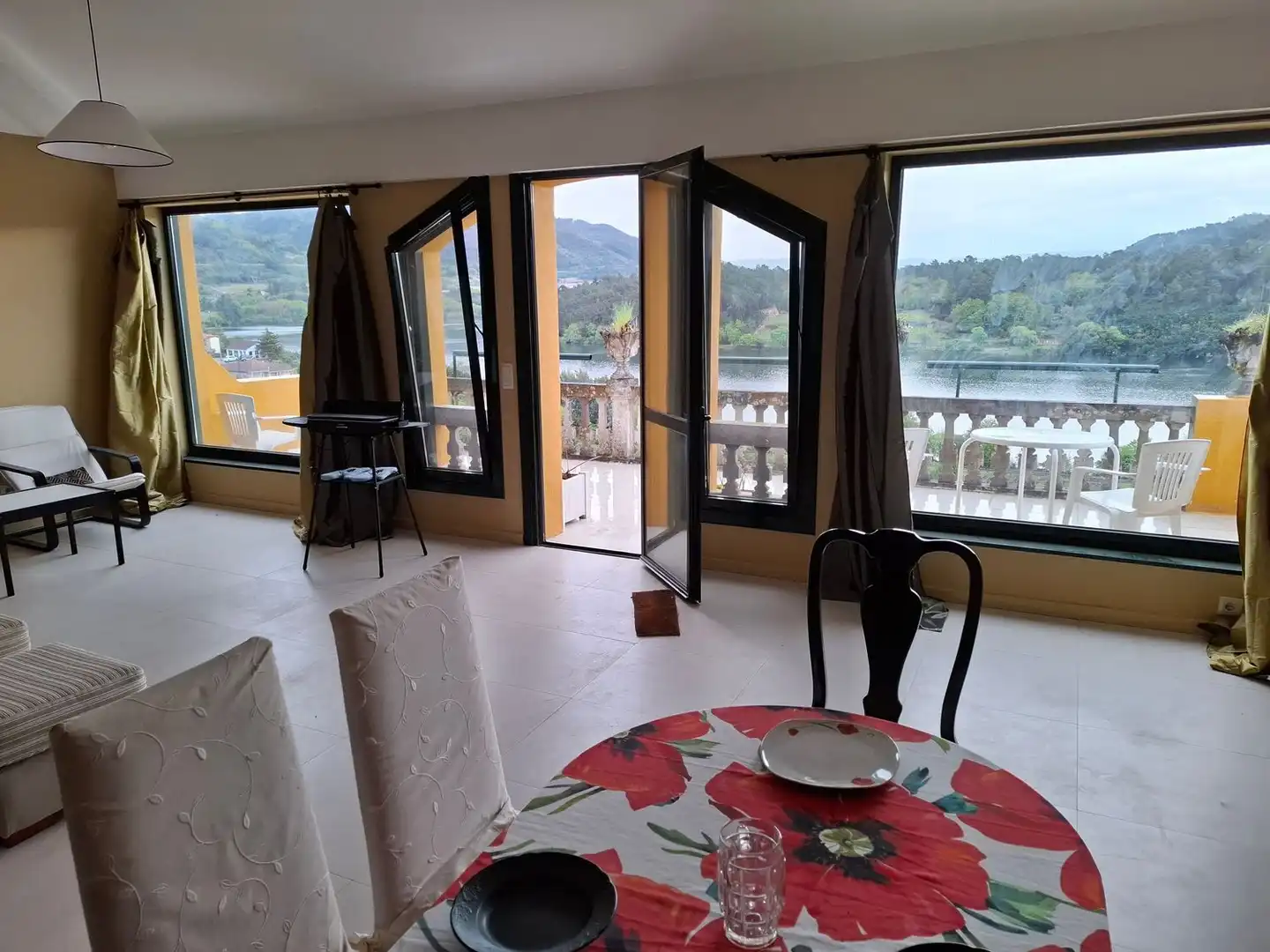 Flat for rent in Cenlle, Ourense