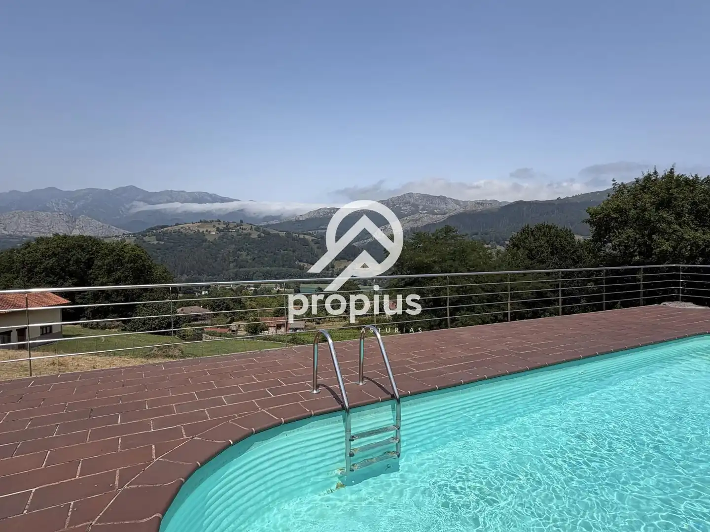 Piscina de Casa o chalet en venta en Cangas de Onís con Calefacción, Terraza y Trastero