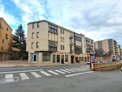 Vista exterior de Pis en venda en Haro amb Traster i Balcó