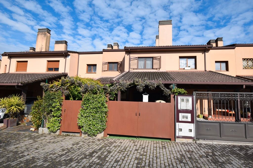 Exterior view of House or chalet for sale in Miño  with Heating, Private garden and Oven