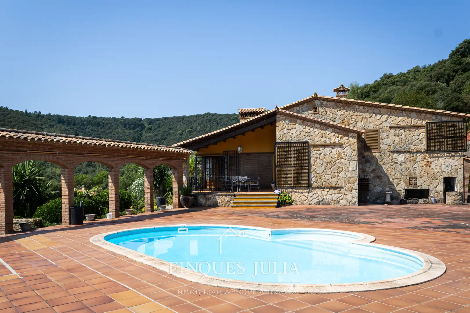 Casa amb terrassa en venda a GIV-6612