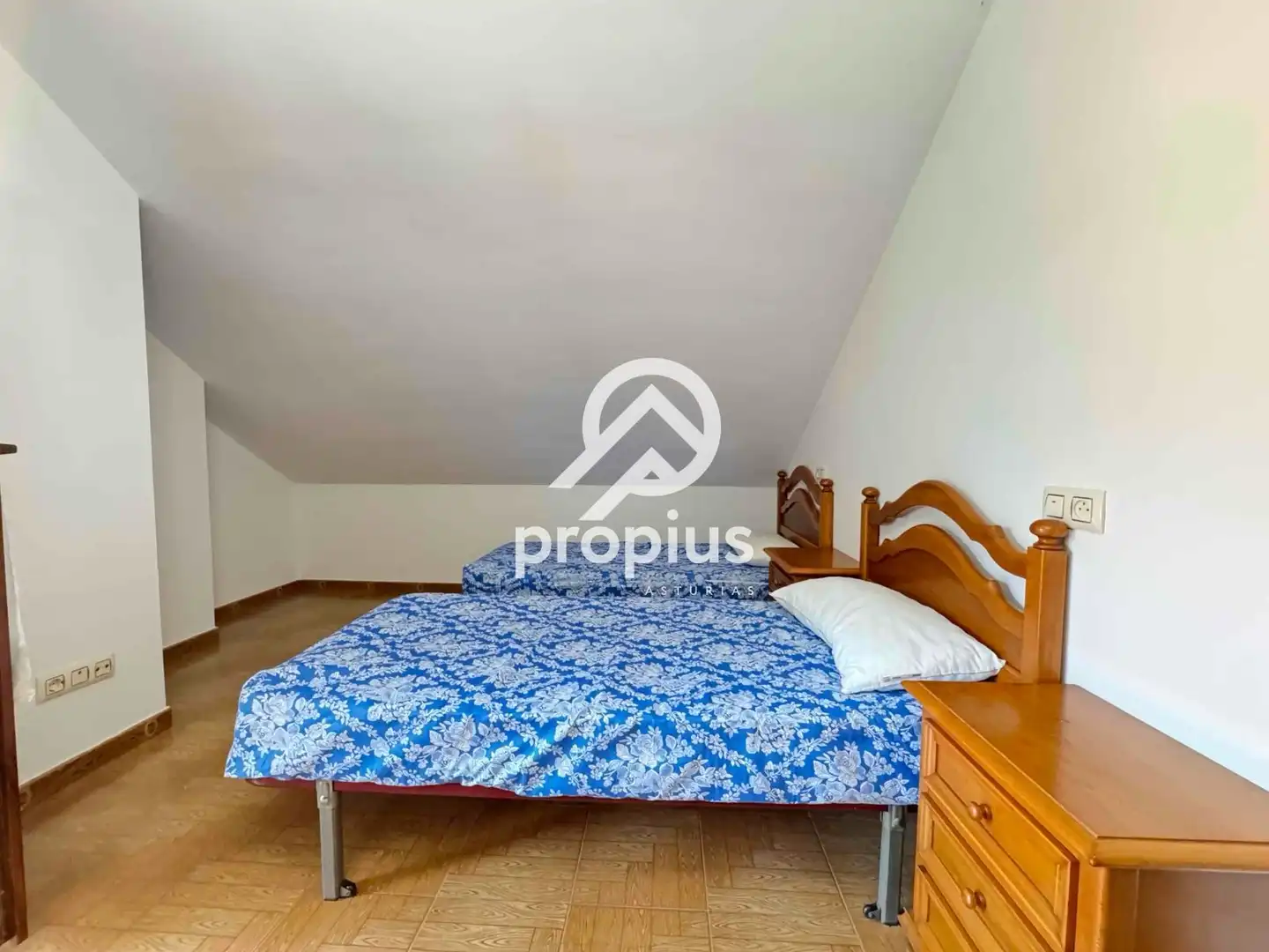 Habitación de Casa adosada en venta en Piloña con Calefacción, Jardín privado y Parquet