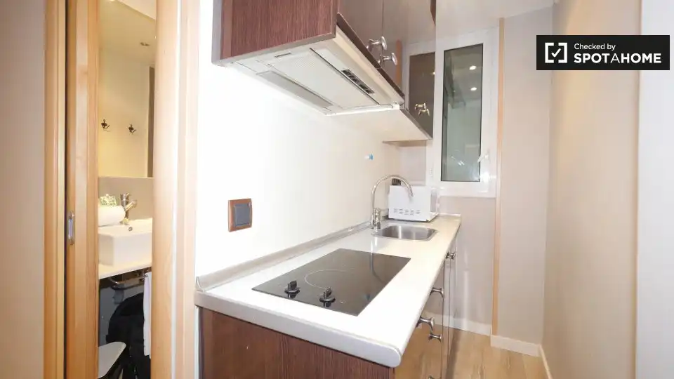 Cocina de Piso de alquiler en Barcelona con Aire acondicionado, Calefacción y Amueblado