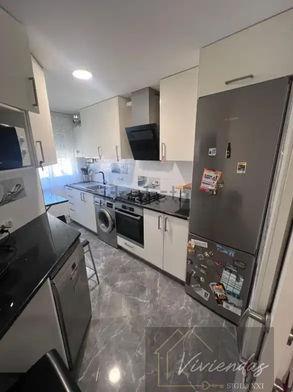 Cuina de Pis en venda en Madrid amb Aire condicionat, Calefacció i Terrassa