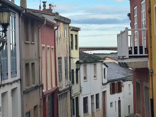 Außenansicht von Einfamilien-Reihenhaus zum Verkauf in Ribadeo