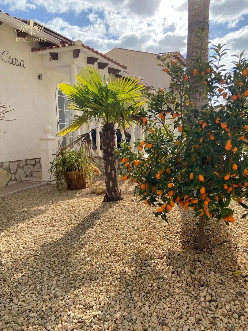 Garden of Detached homes for sale in L'Alfàs del Pi  with Air Conditioner, Heating and Swimming Pool