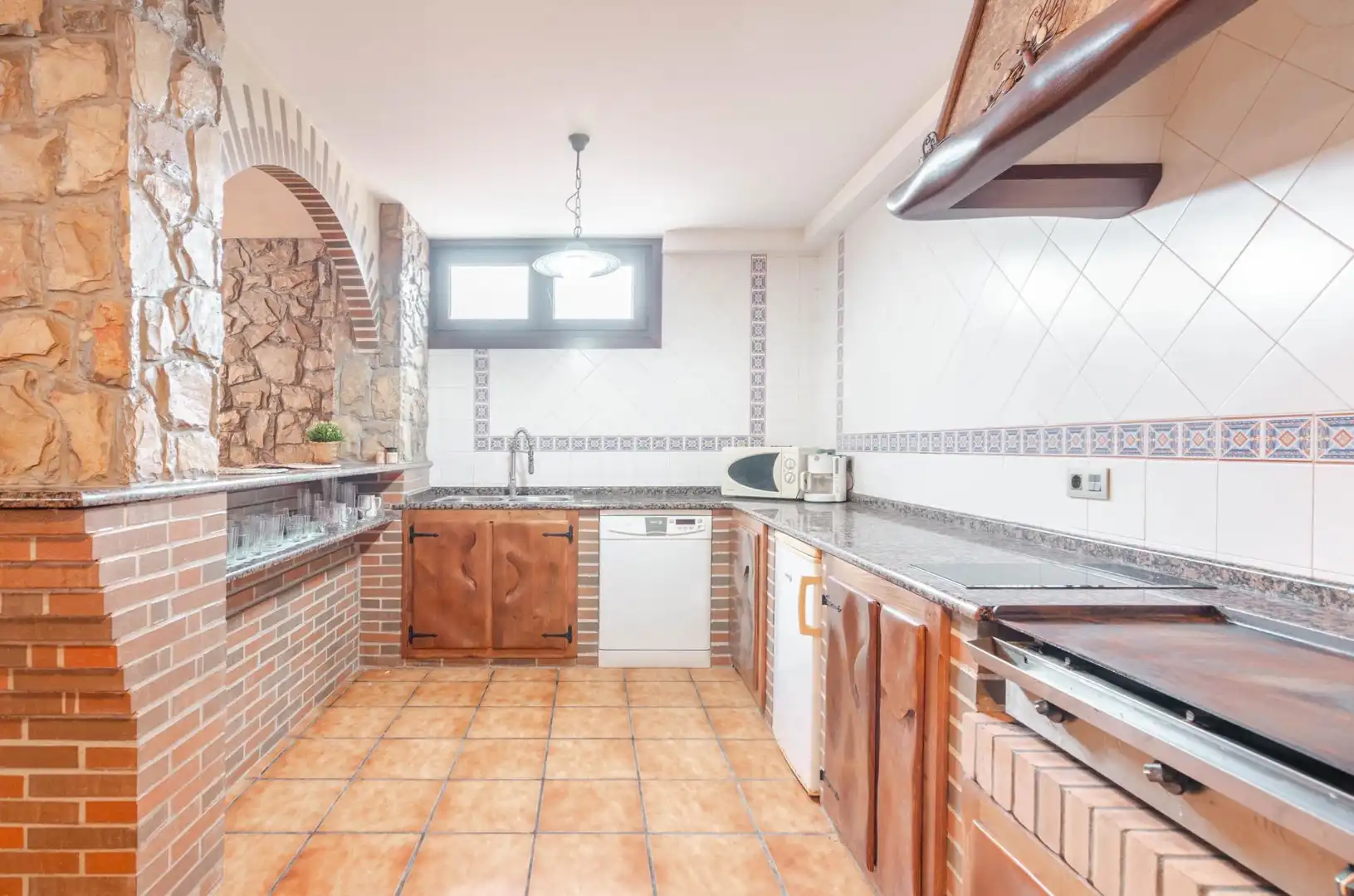 Cocina de Casa o chalet en venta en Santo Adriano con Calefacción, Piscina y Alarma