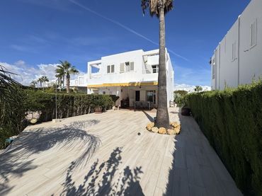 Maison mitoyenne avec piscine à vendre à El Palmeral
