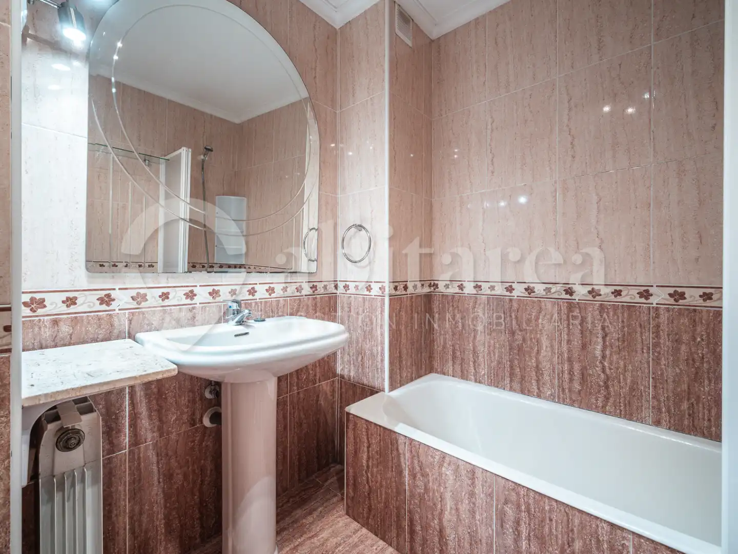 Baño de Piso en venta en El Astillero   con Calefacción, Parquet y Trastero
