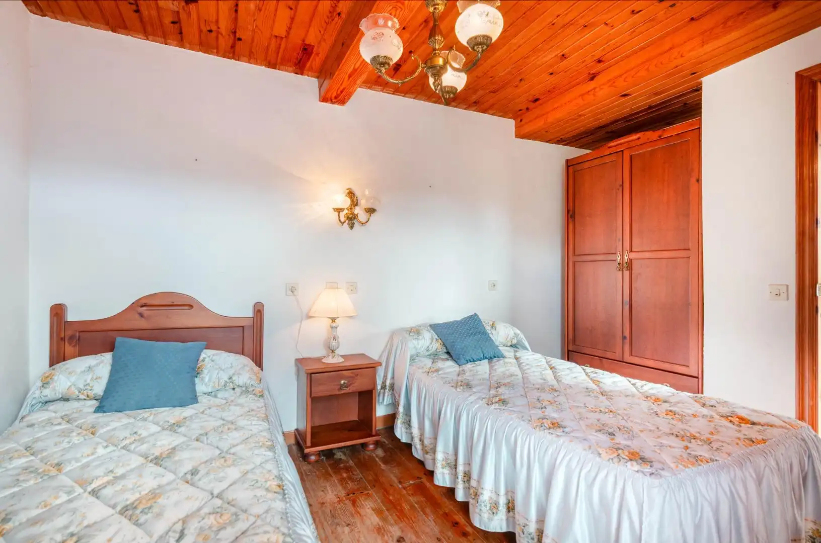 Dormitori de Casa o xalet en venda en Valdés - Luarca amb Calefacció, Jardí privat i Terrassa