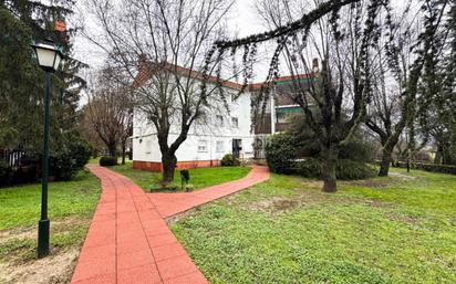 Vista exterior de Pis en venda en Moralzarzal amb Calefacció, Terrassa i Piscina comunitària