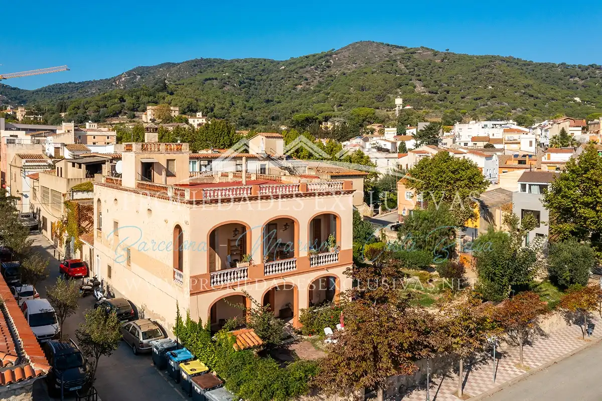 Außenansicht von Haus oder Chalet zum Verkauf in Teià mit Klimaanlage, Heizung und Privatgarten