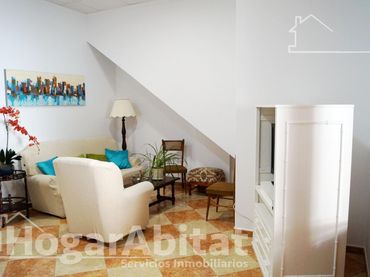 Casa amb balcó en venda a Calle GOVERNADOR