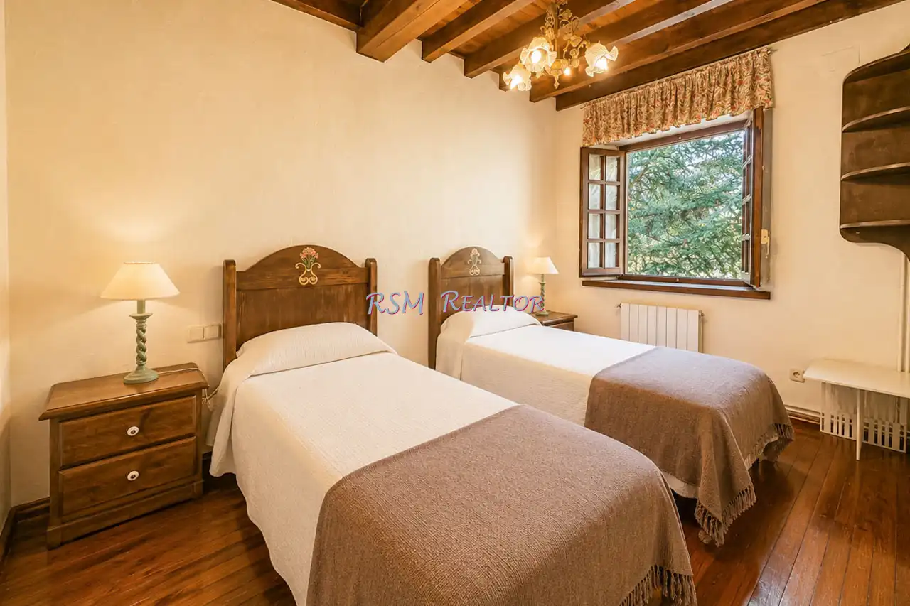 Dormitori de Casa o xalet en venda en Vielha e Mijaran amb Calefacció, Jardí privat i Parquet