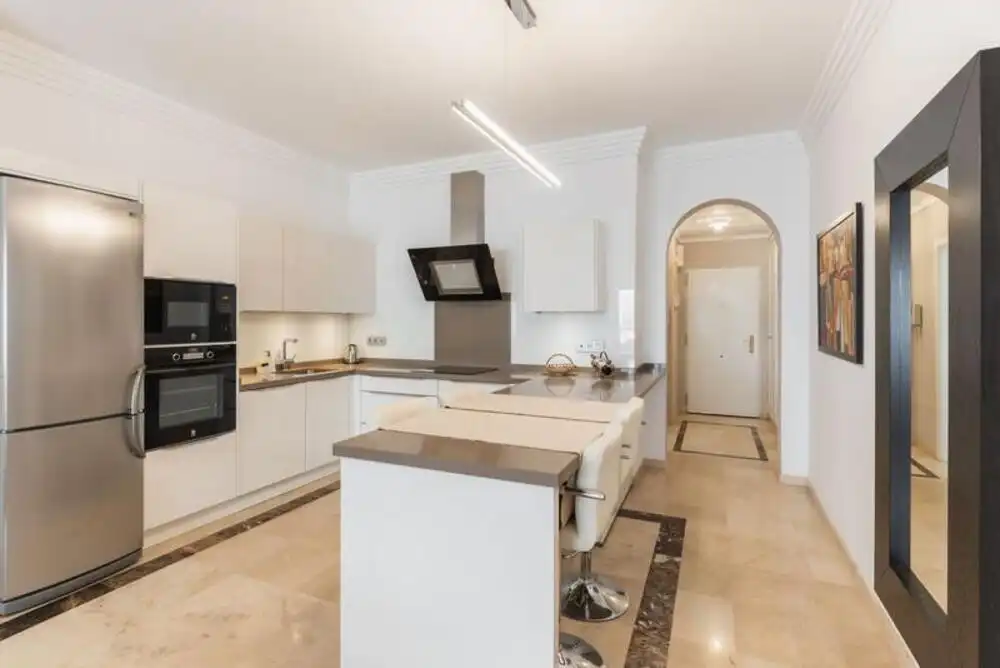 Apartment with pool for sale in Nueva Andalucía, imagen 3