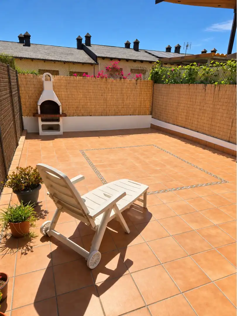 Casa aparellada en venda a Ponent, imagen 6