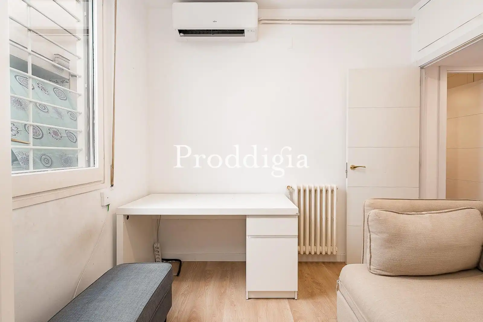 Bedroom of Attic for sale in Barcelona  with Air Conditioner, Heating and Terrace