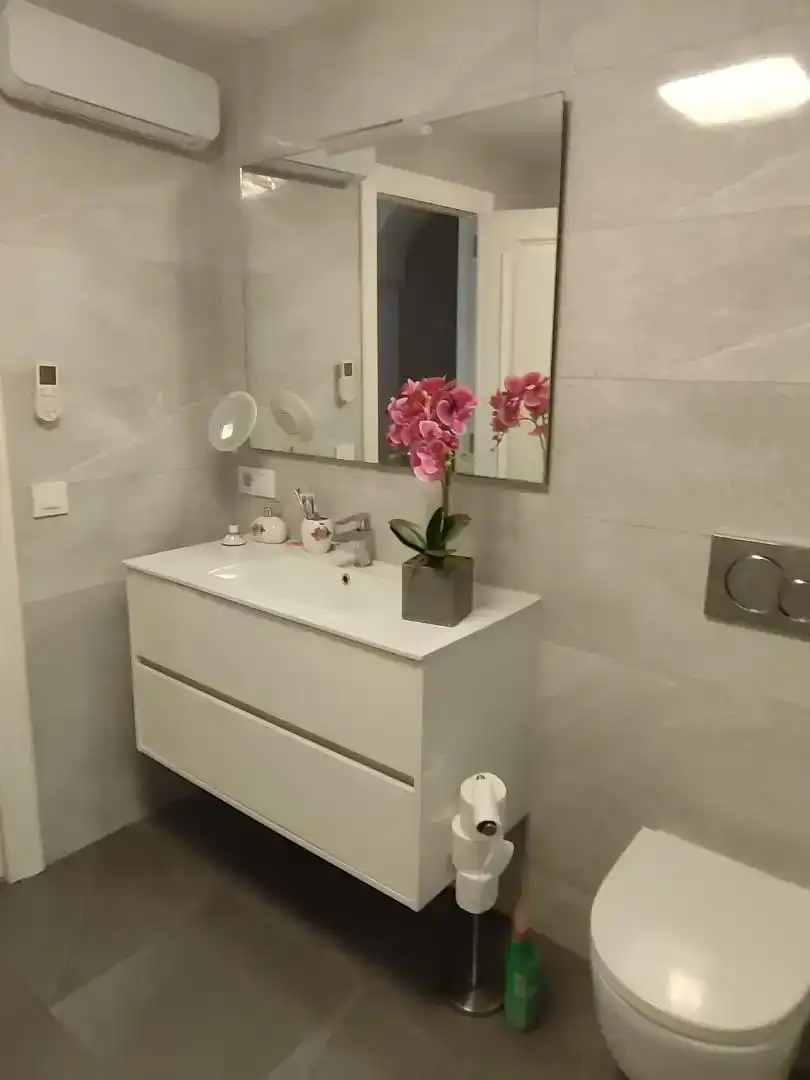 Bathroom of Flat for sale in  Valencia Capital  with Air Conditioner