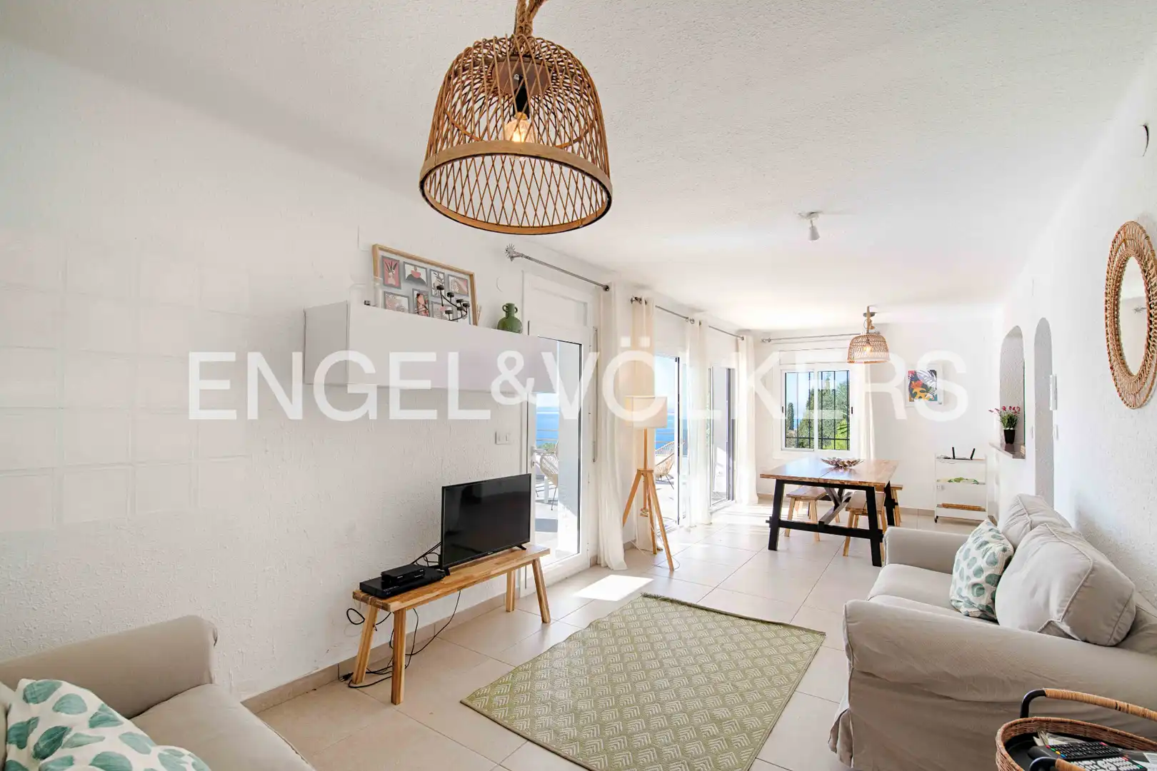 Sala d'estar de Casa o xalet en venda en Roses amb Terrassa, Piscina i Moblat