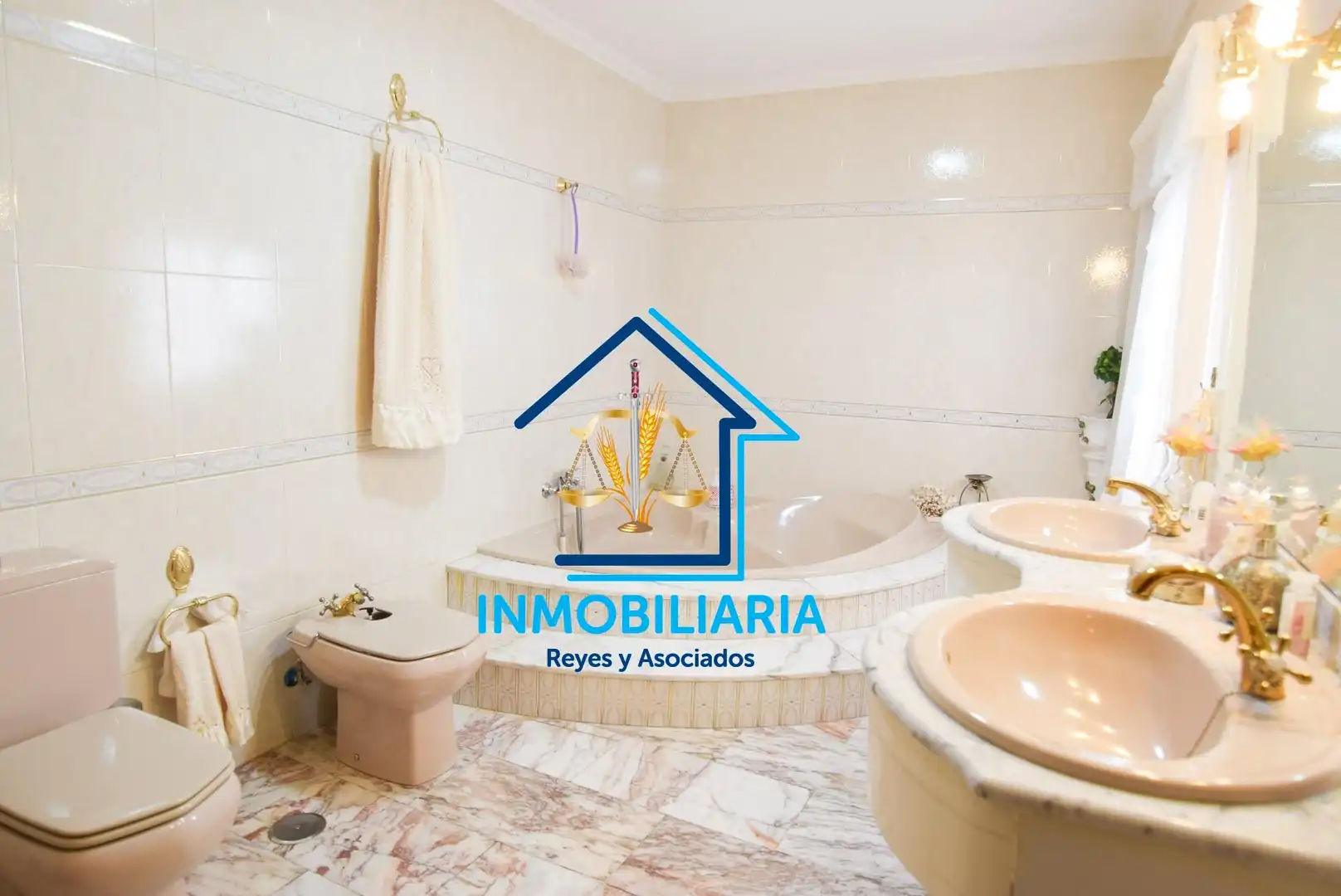 Bany de Casa o xalet en venda en Córdoba amb Aire condicionat
