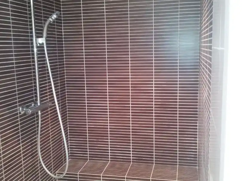Baño de Dúplex de alquiler en Mataró con Aire acondicionado, Parquet y Balcón