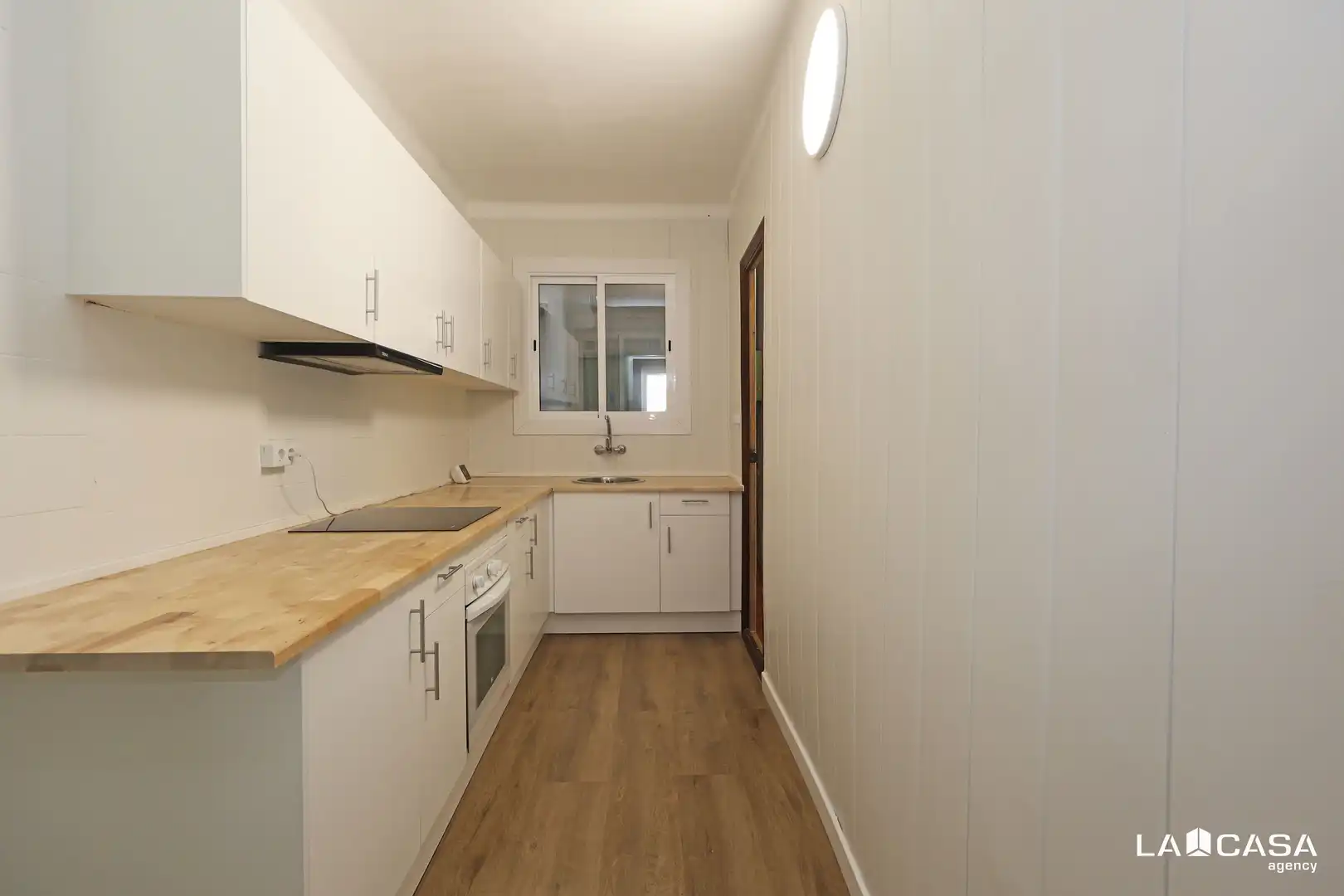 Cocina de Piso en venta en Barcelona con Balcón