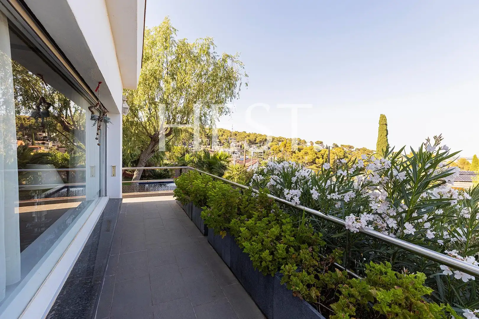 Vista exterior de Casa o chalet en venta en Castelldefels con Calefacción, Jardín privado y Parquet