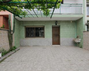 Exterior view of Single-family semi-detached for sale in Esparreguera  with Terrace and Balcony