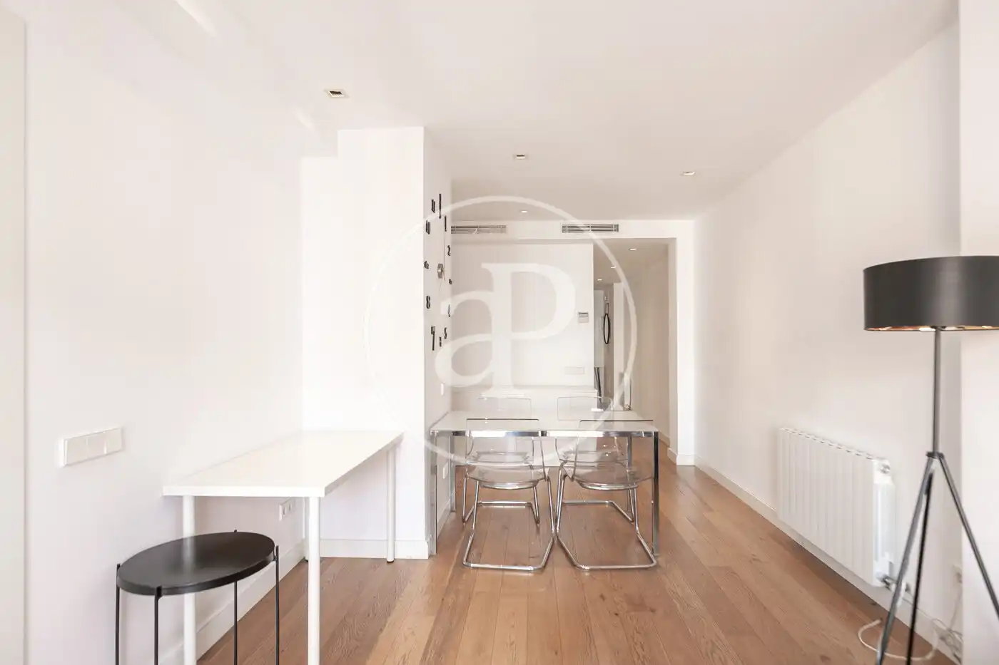Wohnung zum Verkauf in Barcelona mit Klimaanlage, Heizung und Terrasse