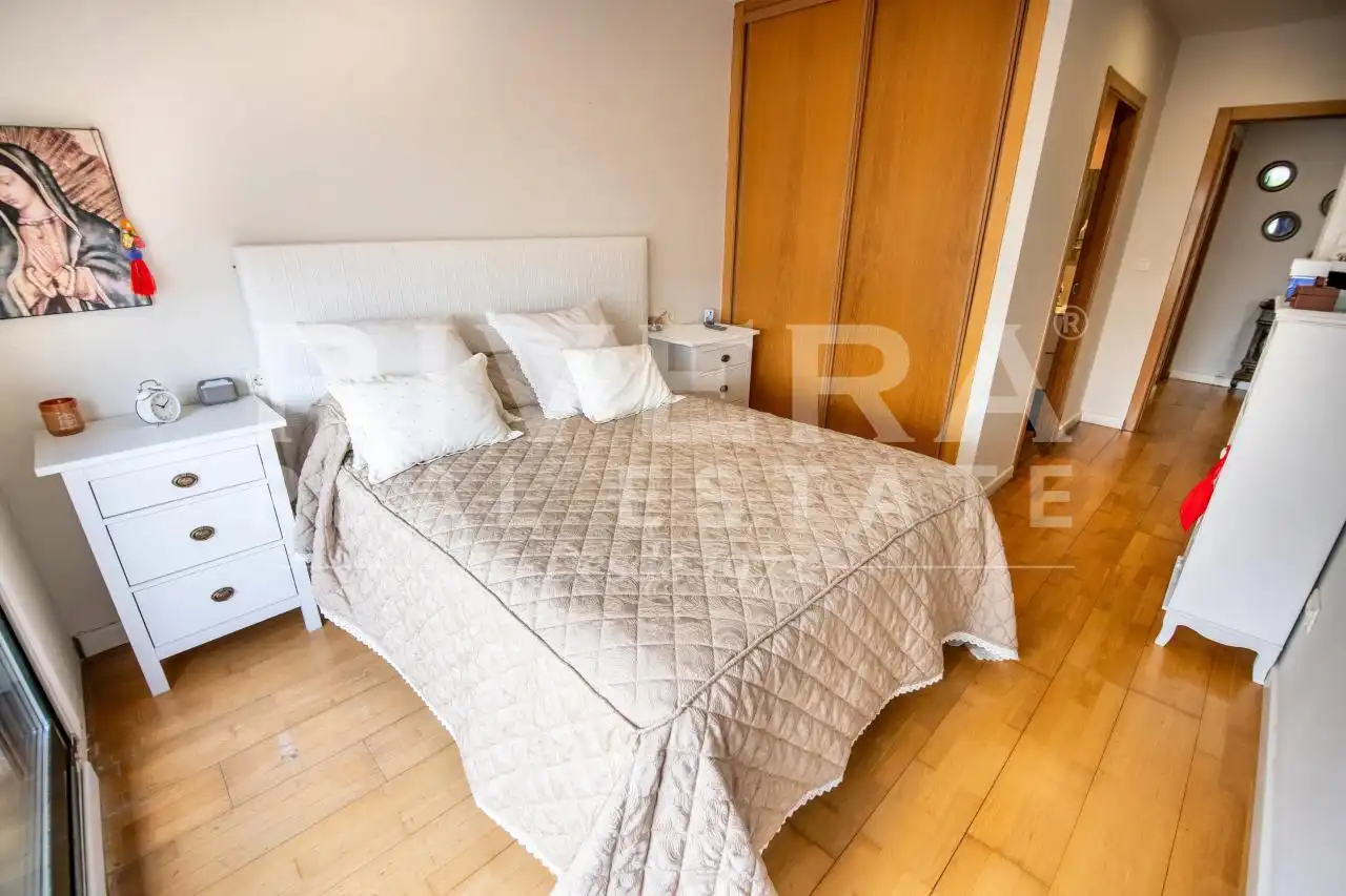 Habitación de Ático en venta en Sanxenxo con Calefacción, Parquet y Terraza