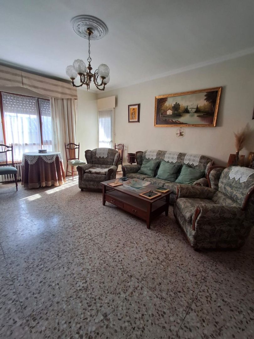 Sala d'estar de Pis en venda en La Puebla de Almoradiel amb Calefacció, Terrassa i Moblat