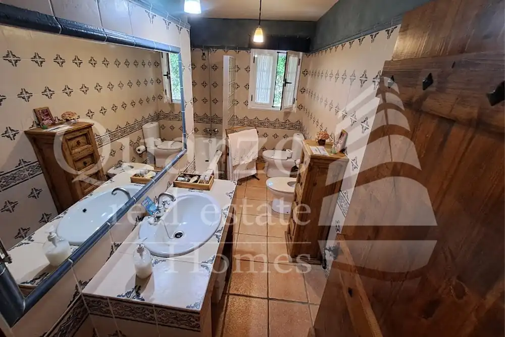 Bathroom of Houses for sale in Herrera de Alcántara  with Air Conditioner, Terrace and Furnished