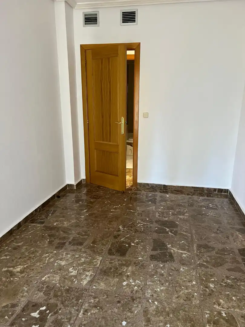 Wohnung zur Miete in Zaragoza mit Heizung, Ofen und Waschmaschine