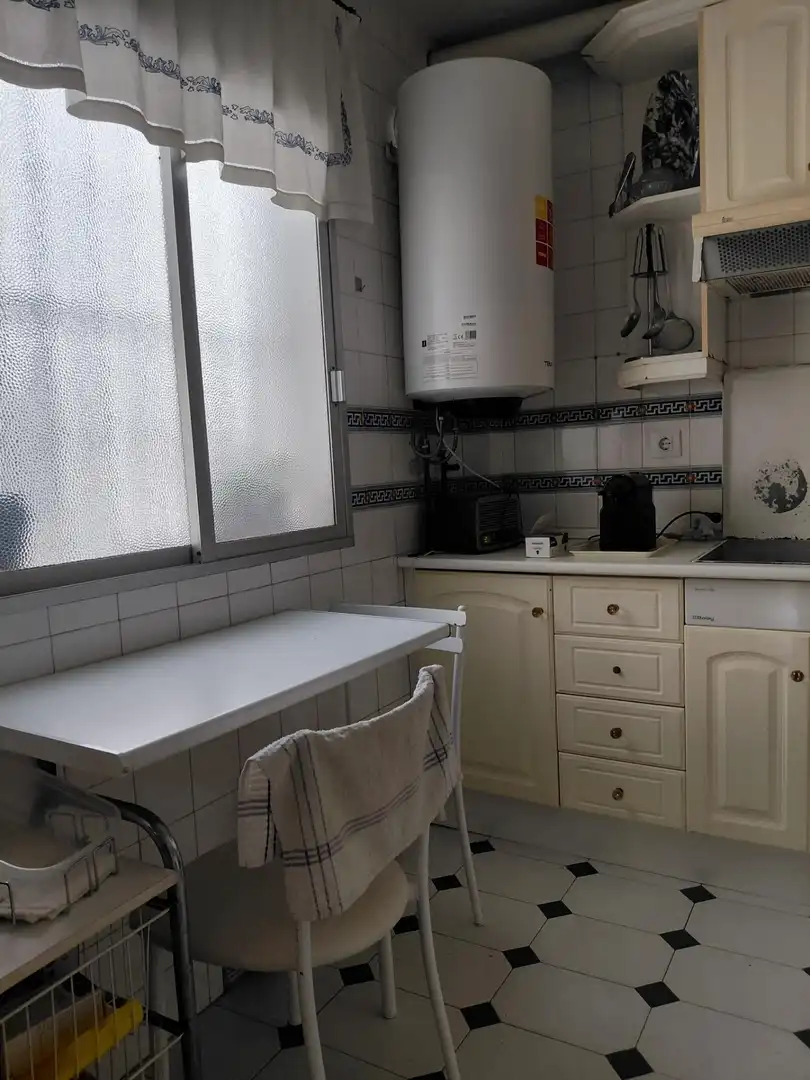 Kitchen of Flat for sale in Sevilla  with Air Conditioner, Heating and Storage room